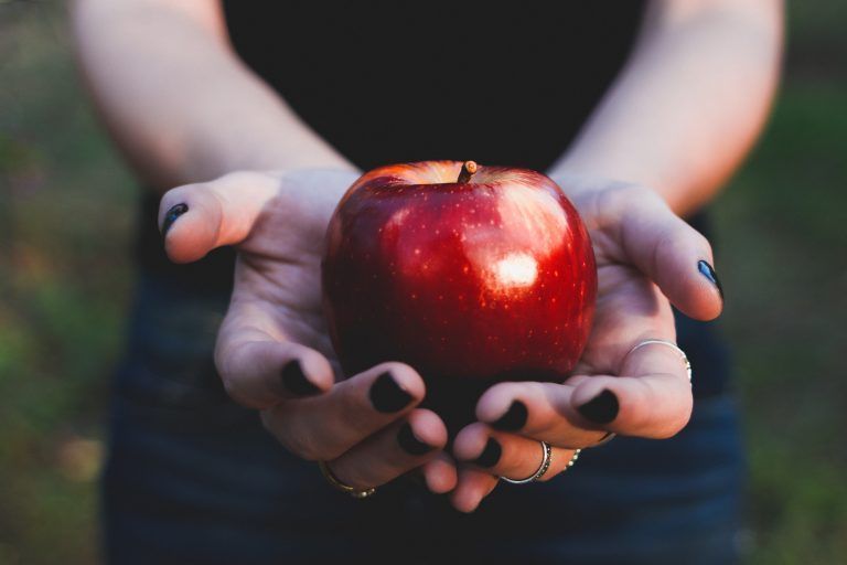 beneficios manzana piel