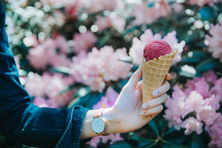 los beneficios de tomar helado