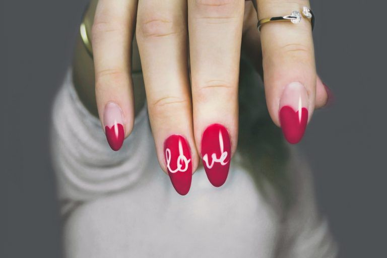 cómo quitar el esmalte permanente en casa