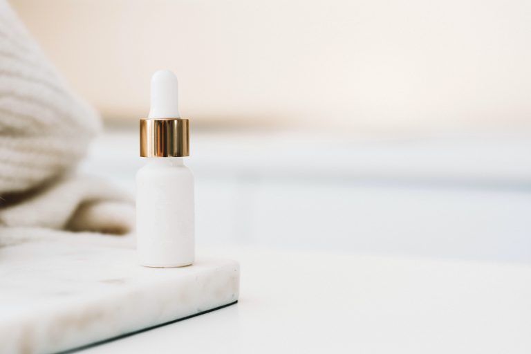 Cómo leer las etiquetas de los cosméticos: La guía definitiva