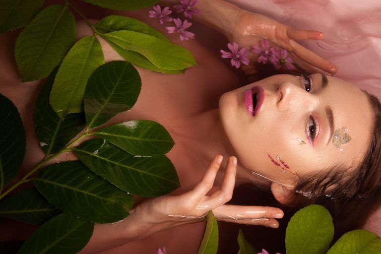 cómo usar el corrector de maquillaje mujer agua