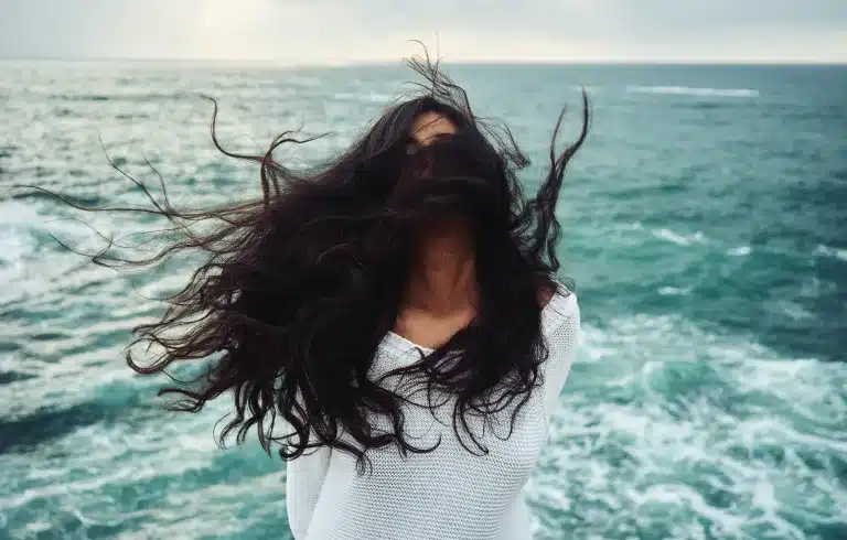 mujer pelo negro